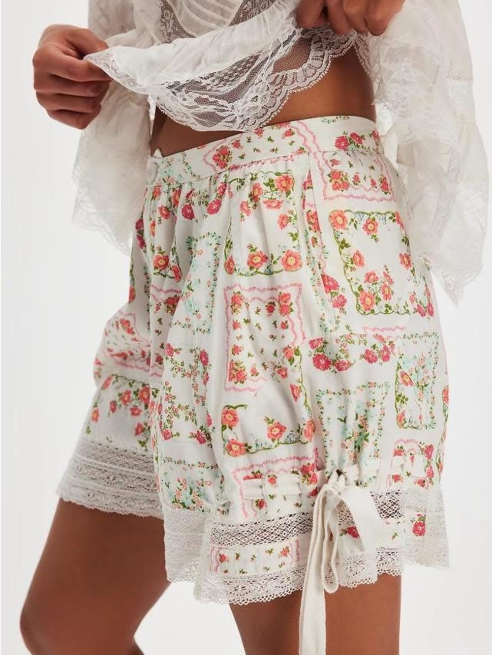 Free People Blooming Lace Shorts Floral 4 30” Waist Bow Boho Euro Summer New